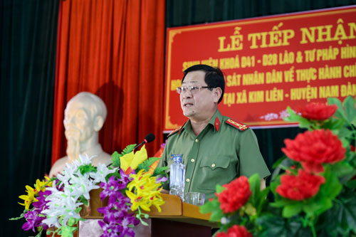 Đại tá Nguyễn Hữu Cầu - Giám đốc CA tỉnh Nghệ An phát biểu tại Lễ tiếp nhận sinh viên